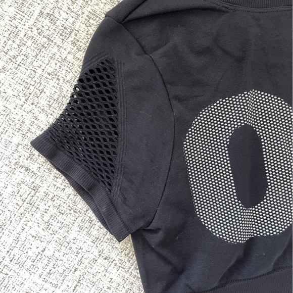 Black Cropped Workout T Shirt - Picture 3 of 3